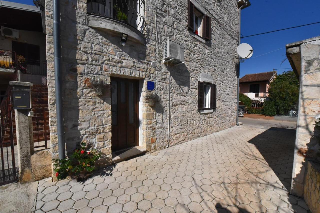 Tar-Vabriga Apartment Nona מראה חיצוני תמונה