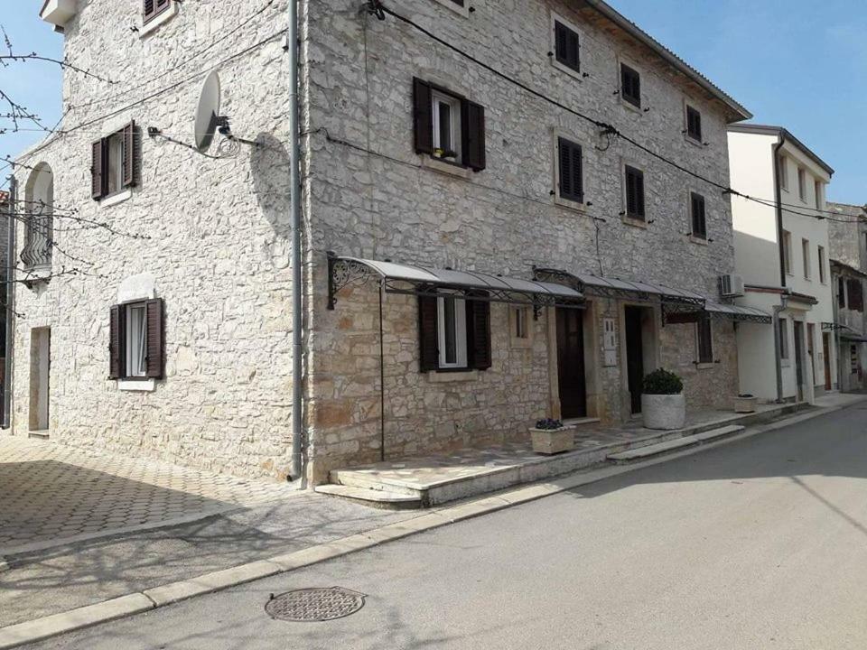 Tar-Vabriga Apartment Nona מראה חיצוני תמונה